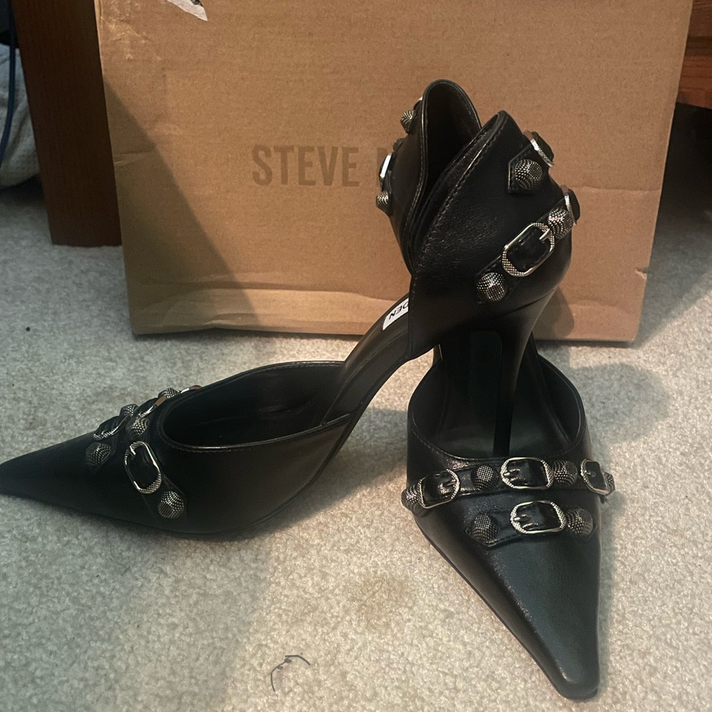 Black Stiletto Heels 👠